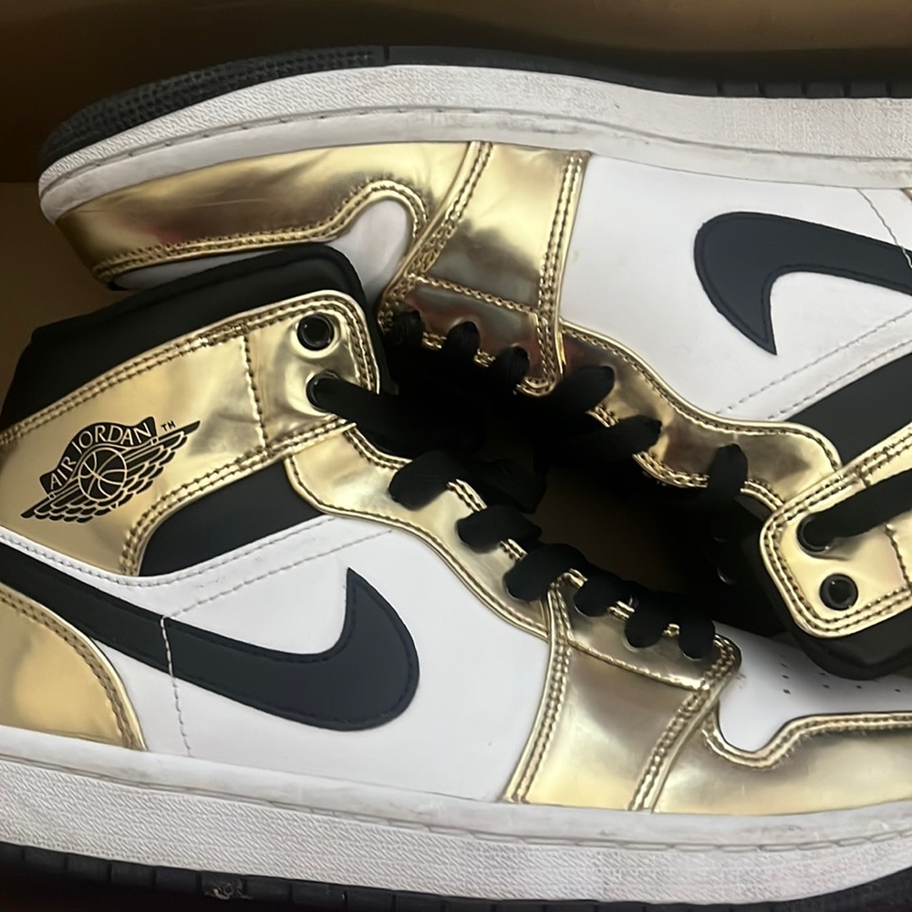 Jordan 1 Gold (Replaced Box)